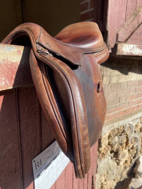 Sella da salto ostacoli Ikonic  17.5" - 2019