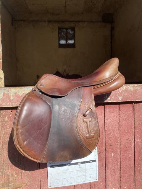 Sella da salto ostacoli Ikonic  17.5" - 2019