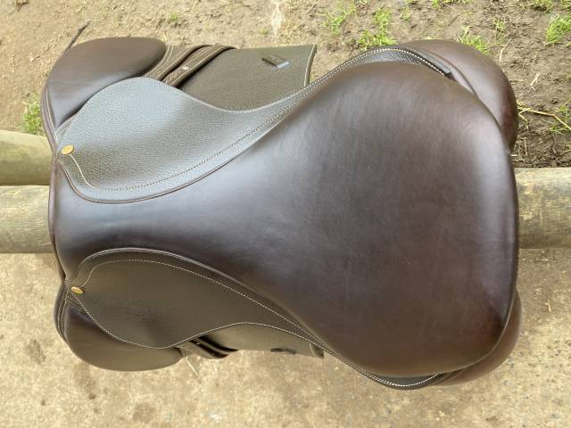 Sella da salto ostacoli Eric Thomas  17.5" - 2024