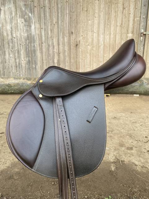 Sella da salto ostacoli Eric Thomas  17.5" - 2024