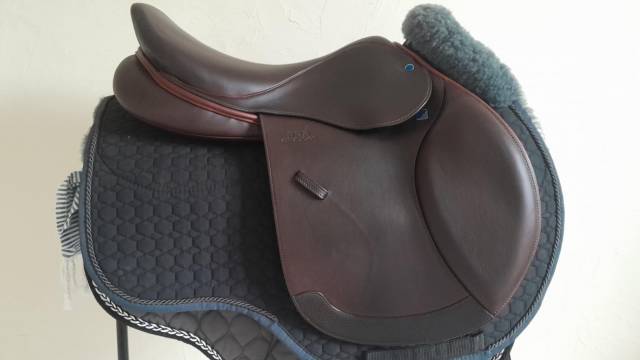 Sella da salto ostacoli Stubben  17.5" - 2025