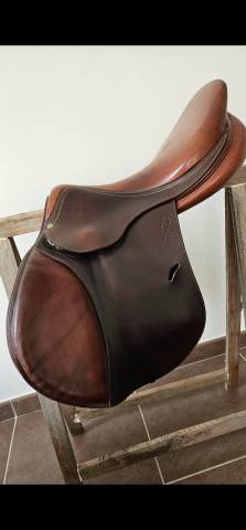 Sella da salto ostacoli Antarès  18" - 2005