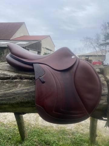 Sella da salto ostacoli CWD  17.5" - 2024