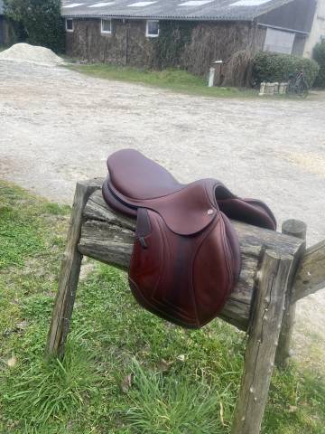 Sella da salto ostacoli CWD  17.5" - 2024