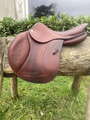 Sella da salto ostacoli CWD  17.5" - 2024