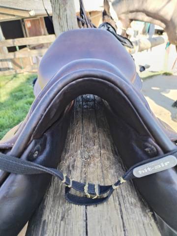 Sella da salto ostacoli Prestige Italia  17.5" - 2016