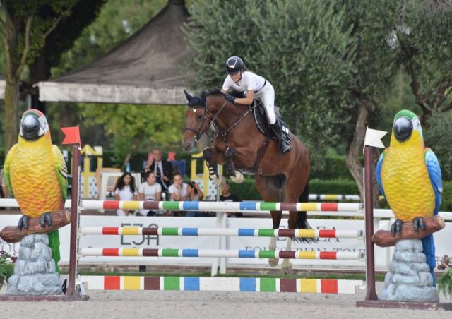 CAVALLA SALTO OSTACOLI