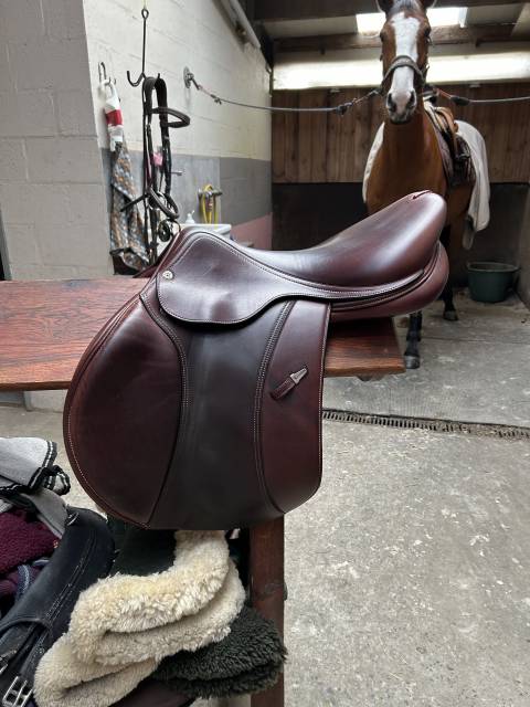 Sella da salto ostacoli Equipe  18" - 2019