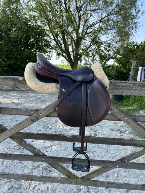 Sella da salto ostacoli Equipe  18" - 2019