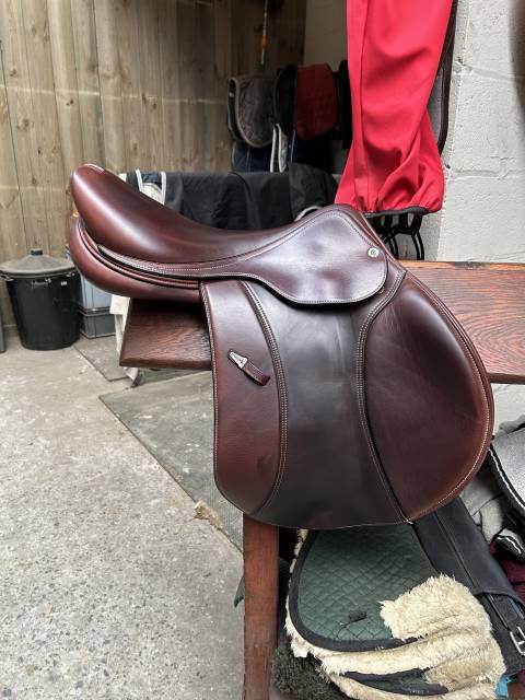 Sella da salto ostacoli Equipe  18" - 2019