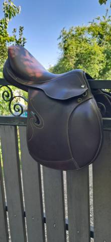 Sella da salto ostacoli Prestige Italia  17" - 2024