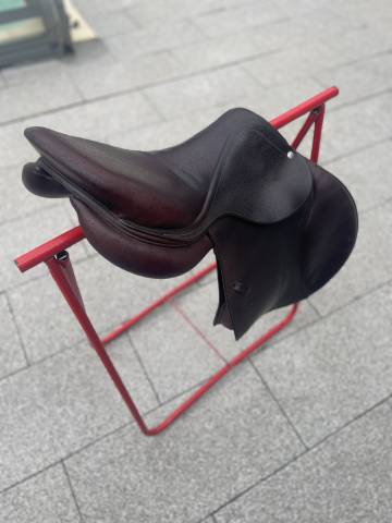 Sella da salto ostacoli CWD  17" - 2013