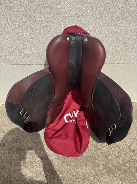 Sella da salto ostacoli CWD  17" - 2014