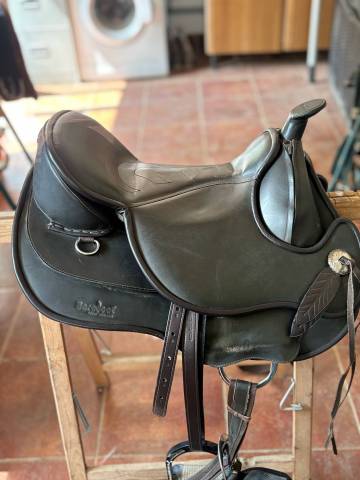 Sella western Barefoot   17.5" - 2025