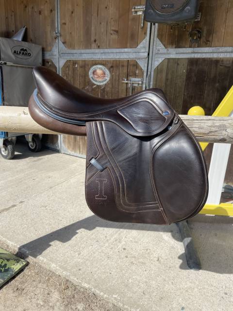 Sella da salto ostacoli Ikonic  17.5" - 2021