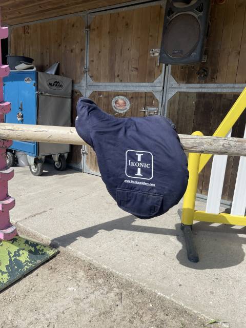 Sella da salto ostacoli Ikonic  17.5" - 2021