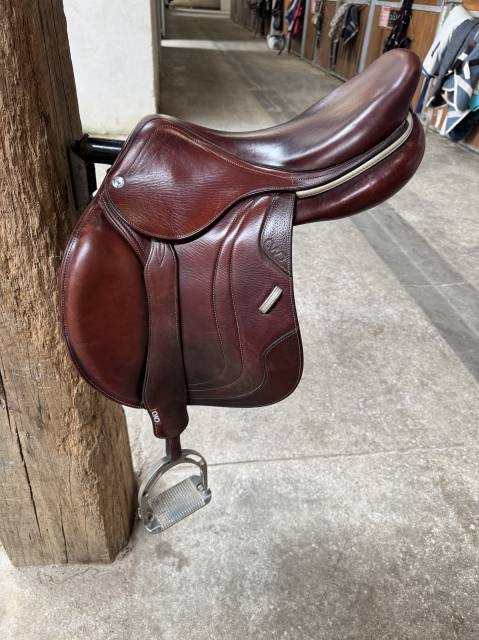 Sella da salto ostacoli CWD  17.5" - 2019