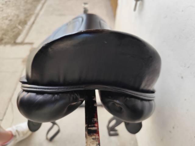 Sella da dressage Fleur de Lys Pompadour  17" - 2010