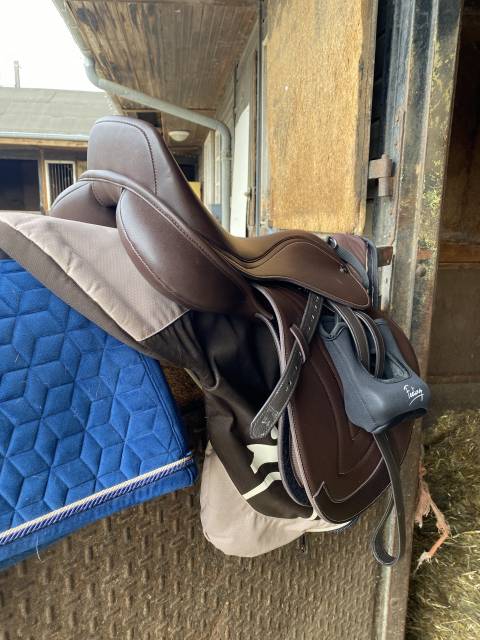 Sella da salto ostacoli  Sautiller 17.5" - 2025