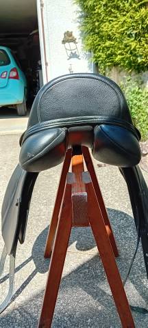 Sella da dressage Thorowgood   17" - 2022