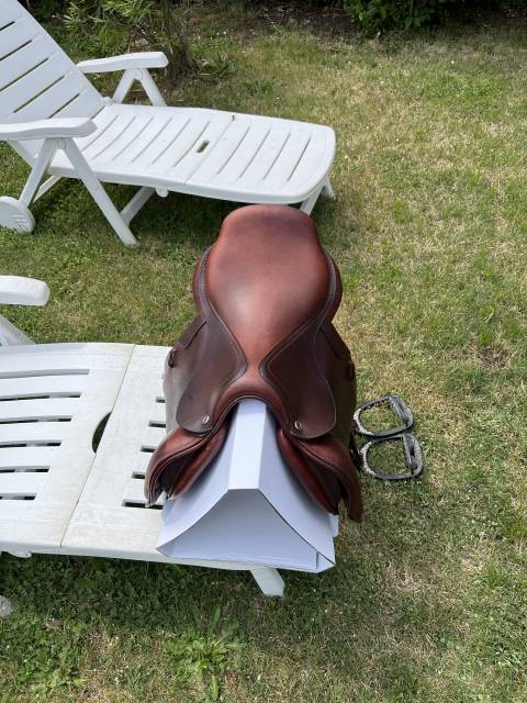 Sella da salto ostacoli CWD  17" - 2022