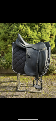 Sella da dressage Prestige Italia Passion K 17" - 2023
