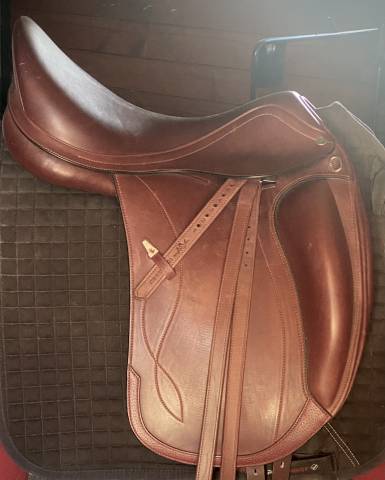 Sella da dressage Equipe  18" - 2023