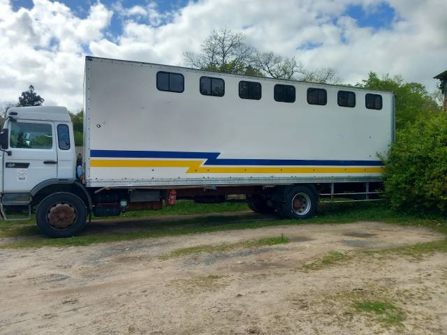 Camion per Cavalli Renault Midliner 210 1997 Occasione