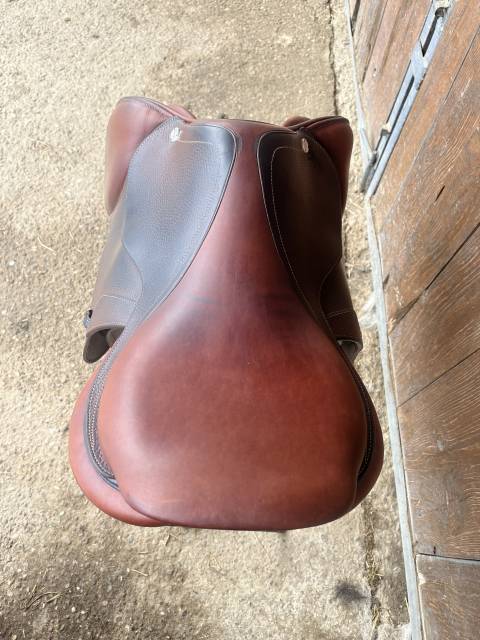 Sella da salto ostacoli CWD  17.5" - 2022