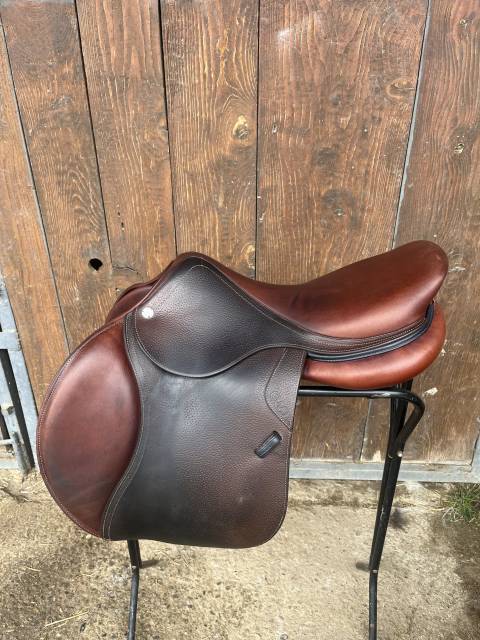 Sella da salto ostacoli CWD  17.5" - 2022