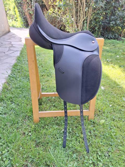 Sella da dressage Thorowgood   17" - 2024