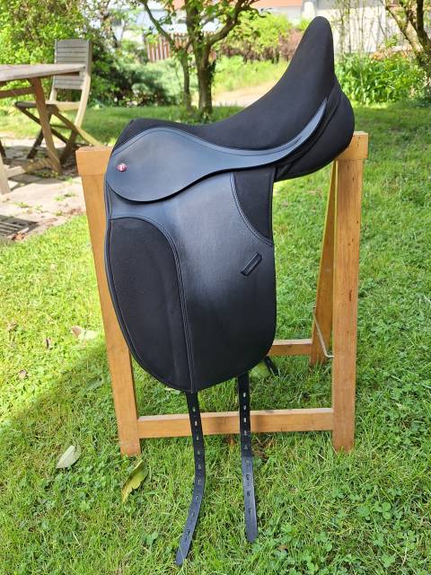Sella da dressage Thorowgood   17" - 2024
