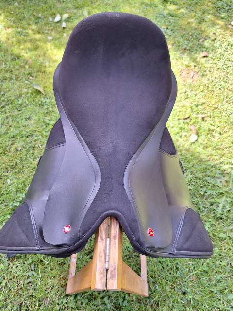 Sella da dressage Thorowgood   17" - 2024