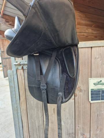 Sella da dressage Bates  17.5" - 2023