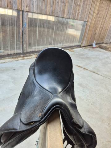 Sella da dressage Bates  17.5" - 2023