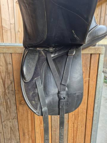 Sella da dressage Bates  17.5" - 2023