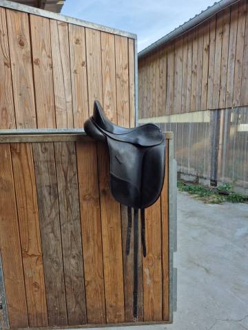 Sella da dressage Bates  17.5" - 2023