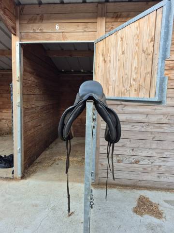 Sella da dressage Bates  17.5" - 2023
