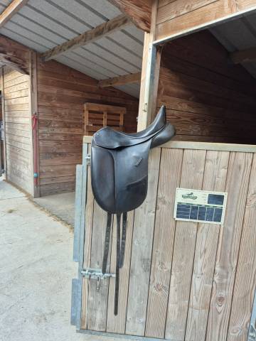 Sella da dressage Bates  17.5" - 2023