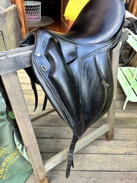 Sella da dressage Devoucoux  17.5" - 2005