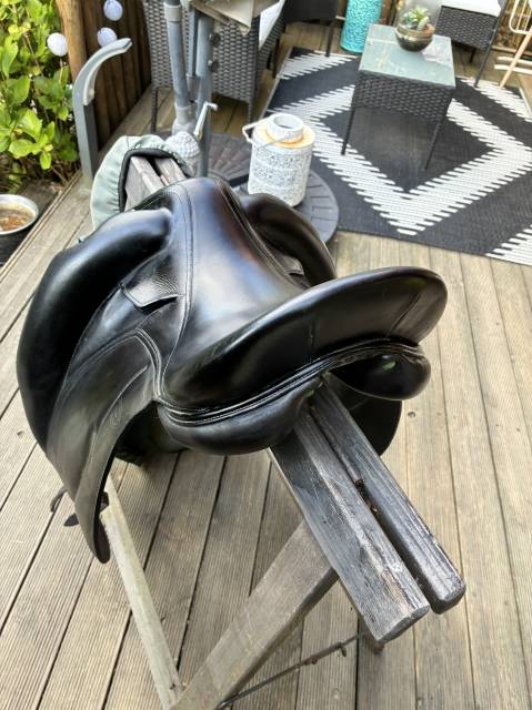 Sella da dressage Devoucoux  17.5" - 2005