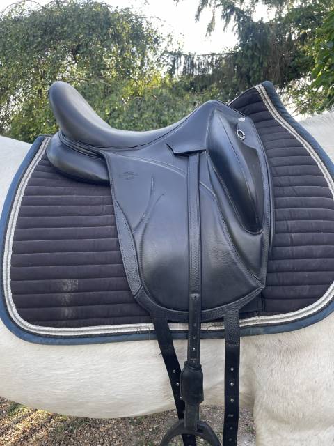 Sella da dressage Devoucoux  17" - 2023