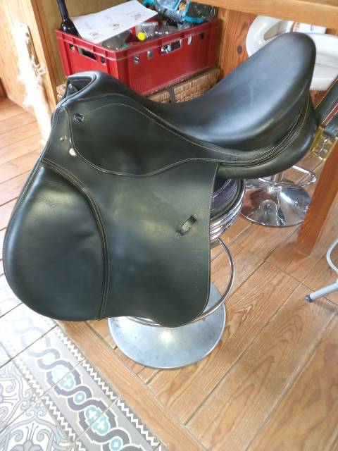 Sella da salto ostacoli Ikonic  17.5" - 2015