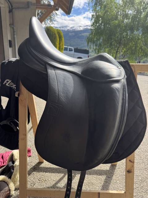 Sella da dressage Childeric  17" - 2019