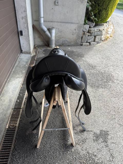 Sella da dressage Childeric  17" - 2019