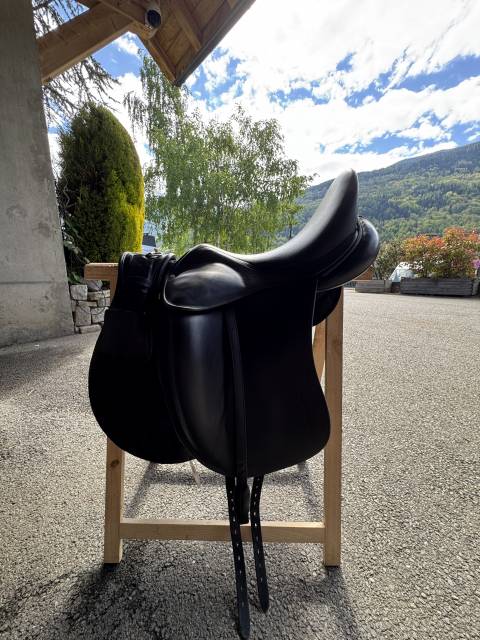 Sella da dressage Childeric  17" - 2019