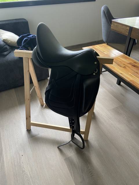 Sella da dressage Eric Thomas  17.5" - 2024