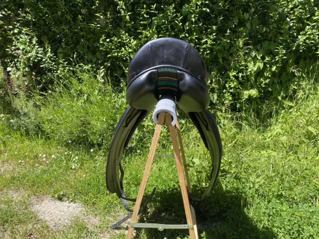 Sella da dressage Voltaire Design  18" - 2014