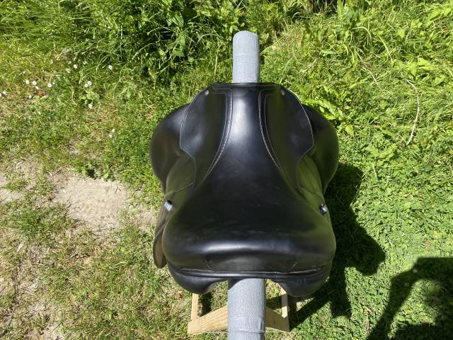 Sella da dressage Voltaire Design  18" - 2014