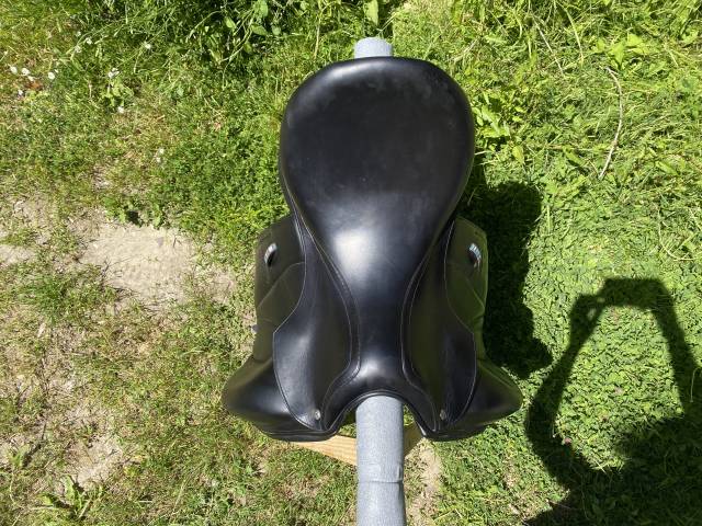 Sella da dressage Voltaire Design  18" - 2014